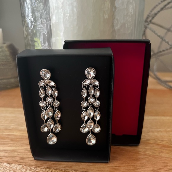 Beautiful Chandelier Earrings NWOT - Picture 2 of 3